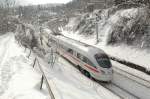 DB 411 mit ICE 24 (Wien – Dortmund) im Wiener Wald bei Eichgraben-Altlengbach, 01.02.2009  