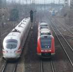 Hier trifft sich Regionalverkehr und Fernverkehr: ICE-T und Br 612 vor Regensburg! ICE-T nach Dortmund Hbf und Br 612 nach Gera Hbf, 14.03.2009 (Bahnbilder-Treffen Regensburg)