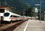 ICE-T  Wetterstein  am 11.05.2002 bei der Ausfahrt aus dem Bhf. Garmisch-Partenkirchen. Man sieht auch noch die mittlerweile verschwundenen Bayrischen Rautensignale und die noch ungltigen Lichtsignale