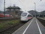 Hier 411 865-6  Bad Oeynhausen  ICE1650 von Dresden Hbf. nach Wiesbaden Hbf., bei der Ausfahrt am 14.5.2010 aus Leipzig Hbf.