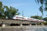 ICE von Dortmund Hbf nach Wien Westbahnhof am 06.06.2010 bei der Isarberquerung hinter Plattling.