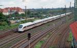 Zwei Triebzge der BR 411 erreichen am 18.09.10 auf der Fahrt von Berlin nach Nrnberg Halle(S).