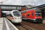 Hier links 411 526-7  Leipzig  als ICE1509 von Berlin Gesundbrunnen nach Mnchen Hbf. und rechts ein RE3 (RE18347) von Schwedt(Oder) Hbf. nach Wnsdorf-Waldstadt, diese beiden Zge standen am 27.6.2013 in Berlin Gesundbrunnen.  