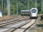 411 012 verlie,am 27.Juli 2013,als ICE 1714 Mnchen-Binz,den Bahnhof Bergen/Rgen.