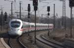 Der ICE nach Insbruck fährt in Naumburg (Saale)am 01.03.2014  um 10:43 Uhr  am Bahnsteig 2 ein und überholt den ICE nach Kassel Wilhelmshöhe.