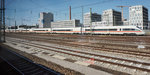 411 565-5  Bad Oeynhausen  als ICE 1521	(Dortmund Hbf - München Hbf) bei einer Parallelfahrt mit dem EC 114, aus diesem die Aufnahme stammt.
Aufgenommen am 18.3.2016 nahe des Bahnhofs München Donersbergerbrücke.