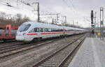 Am 21.02.2026 fand die Abschiedsfahrt der Baureihe 415 bei der DB statt. Dazu verkehrten DB 415 020  Gotha  + 415 024  Hansestadt Rostock  als ICE 415 von Frankfurt (M) Hbf nach Leipzig Hbf, hier zusehen bei der Einfahrt in Erfurt Hbf.