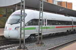 Der ICE 1699 nach Frankfurt (Main) Hbf hält auf Gleis 2 des Kassel-Wilhemshöher Bahnhofes.