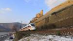 DB 415 002-5  Karlsruhe  als ICE 27 von Dortmund Hbf nach Wien Westbf, unterhalb der Burg Ehrenfels bei Rdesheim; 19.12.2009