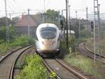 Durch den Dampf der Sonderfahrt 91487 (Fotostandort) eingenebelt der ICE zur Besichtigungsfahrt ins BW Rummelsburg am 02.10.2010 anllich  175 jahre Bahn  von Berlin Lichtenberg.