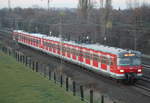 420 435-0 als S 68 von Düsseldorf Hbf nach Langenfeld(Rhld)am 23.11.2018 in Langenfeld. 