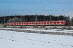 15.01.2021 ist der erste Tag des Jahres der zum Bahnspechten einlädt. Auch die schöne Oldie S-Bahn kommt mal wieder vorbei. Spaziergang im Schnee zwischen Badham und Zorneding.