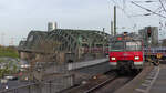 DB 420 426-9 fährt auf der S12 in Richtung Horrem in Köln Hbf ein.