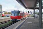 420 945-8 verlässt den Münchner Ostbahnhof Richtung Leuchtenbergring auf Gleis 5, 17.09.2022.
