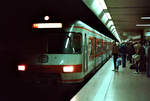 Zug der DB-Baureihe 420 bei der Station Stuttgart Hauptbahnhof (S-Bahn), 1983 