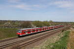 420 461 und 420 450 aus Petershausen kommend am 6. April 2024 bei Vierkirchen.