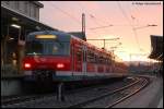 ET 430 941-7 steht am Abend des 30.10.07 fr den Stuttgarter S-Bahn-Verkehr fahrend im Schorndorfer Bahnhof.