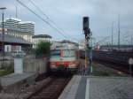 420 001 bei trben wetter bei der Einfahrt an der Hackerbrcke.