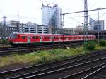 Ein S-Bahntriebzug der DB-Baureihe 420 bei der Ausfahrt aus dem Dsseldorfer Hauptbahnhof am 20.