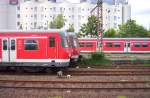 Die beiden 420er 420 174 und 420 791 warten Kopf an Kopf in Essen mit einem wieteren 420 im Hintergrund auf den nchsten Einsatz. 22.05.2005