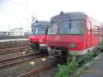 420 360 und 387 am Essener Hbf. Deutlich kann man die schlechte Pflege der Essener Zge erkennen. 420 360 war da erst einen Tag zuvor von Plochingen nach Essen berfhrt worden.