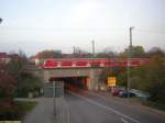 Ein Vollzug 420er am 12.11.2005 beim berqueren der Brcke  ber die Liederbacher Strae kurz nach der Abfahrt aus dem  Bahnhof Frankfurt am Main - Hchst.