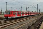 420 424-4 und 420 966-4 fahren am 18.8.2017 als S1 von Essen-Steele Ost nach Dortmund Hauptbahnhof in den Dortmunder Hauptbahnhof ein.