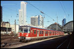 ET 420337 fährt hier am 2.2.2002 um 14.26 Uhr aus dem HBF Frankfurt am Main aus.