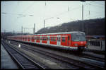 Eine Doppeleinheit der S 1 aus Stuttgart steht hier mit 420989 an der Spitze am 27.2.2007 im Bahnhof Plochingen.