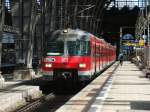 420 811 steht am 01.Mai 2012 als S7 nach Riedstadt-Goddelau im Frankfurter Hbf.