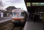 420823 nach Rohr am 3.3.1989 um 11.43 Uhr im Bahnhof Bad Cannstatt.