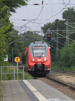 Eigentlich sollte die Radtour nach Ruhland gehen, aber ein heftiger Regenguß brachte das Ende in Ortrand. 442 646 brachte den Fotografen zurück nach Coswig. 01.07.2017 13:11 Uhr.