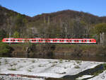 Der Elektrotriebzug 422 063-8 fuhr Ende April 2021 die Ruhr entlang.