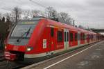 Der auf Solingen getaufte 422 581-9 am 9.1.11 als S1 in Dsseldorf-Angermund