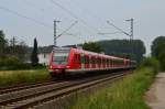 422 052-1 führt hier einen S8 Zug nach Mönchengladbach, gerade passiert sie hier den ehemaligen Bü an der Insel. 29.7.2014