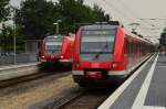 Doppelkopf, stehen in Korschenbroich zwei S8-Züge in Korschenbroich.
Dienstag den 29.7.2014