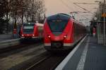 Zwei Generationen S-Bahnen treffen in Korschenbroich aufeinander.
Links kommt eine S8 vom 422 066-1 geführt in den Bahnhof. Rechts steht der
1440 814-0 als S8/S5 nach Hagen. 6.2.2015