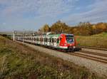 Der 423 717 und der 423 215 als S Bahn nach Erding am 20.10.2017 unterwegs bei Hebertshausen.