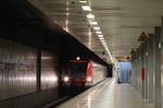 Am 02.12.2020 stand 423 037 und ein weiterer 423 als S11 nach Bergisch Gladbach im Terminaltunnel vom Düsseldorfer Flughafen. 