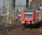 S-bahnen in Kln. Im Vordergrund 423 299/799 + 423 255/755 als S11 nach Dsseldorf. Hintergrund 423 298/798 und ein weiterer als S11 nach Berg. Gladb.
23.09.07