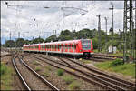 ET 423064-5 f�hrt hier als zweiteiliger Zug nach  Holzkirchen am 11.5.2026 um 15.13 Uhr in M�nchen - Pasing ein.