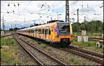 Werbe ET 423265-8 nach Zornding f�hrt hier am 11.5.2026 um 15.28 Uhr in M�nchen - Pasing ein.