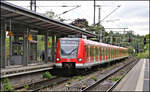 ET 423211-2 als S 6 nach Ebersbach f�hrt hier am 11.5.2026 um 13.13 Uhr in den Bahnhof Tutzing ein.