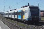 Noch mehr Fremdk�rper in Neuwied nahe Koblenz: kurz nach Passage einer SaarBahn Strassenbahn hat auch S-Bahn Stuttgarts 423 011/511 sich verirrt und durchfahrt Neuwied s�dw�rts. 