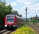423 810 + 423 xxx als S1 nach Plochingen bei der Einfahrt von Esslingen-Zell, Sommer 2007.