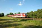 Ein 423er-Doppel am 13.06.09 auf dem Weg als S1 zum Flughafen, kurz nach Mnchen Feldmoching km 16,0