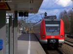 423 213/713 verlsst gemeinsam mit einer Schwestereinheit die S-bahnstation Zorneding auf dem Weg nach Grafing Bahnhof. 27.03.2010