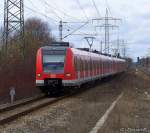 423 269/769 als S3 bei der Einfahrt mit der Schwestereinheit 423 209/709 in Mnchen-Langwied.