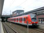 BR 423 als Ersatz fr die S-Bahn Berlin nach S-Bahnhof Hennigsdorf im S+U Bahnhof Berlin Gesundbrunnen.(11.4.2010)