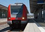 423 596 als S2 nach Erding will auch am Sonntag (01.08.2010) sauber sein, weshalb auch heute ein Putzer im Einsatz war.